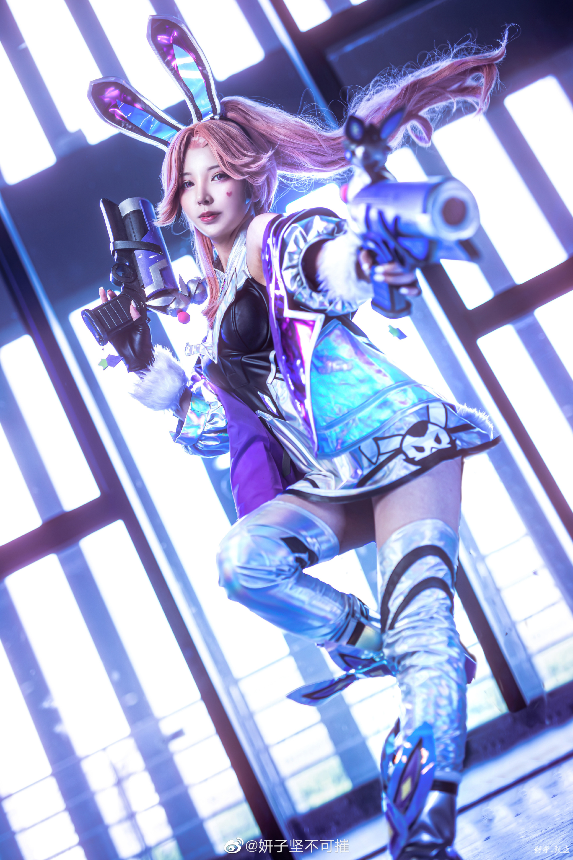 《英雄联盟》幻灵战队女枪cosplay欣赏@妍子坚不可摧